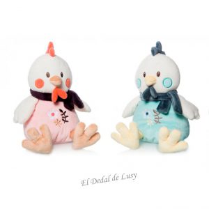 Peluche Gallina Sentada Sonajero 28cm